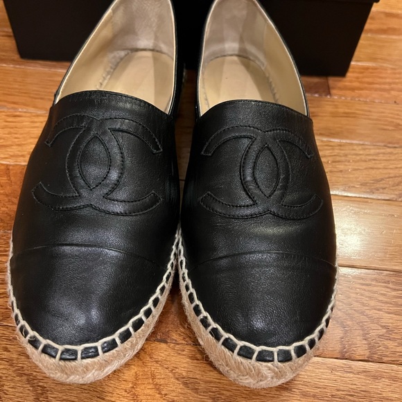 CHANEL Black Lambskin Espadrilles 39 - Picture 2 of 8